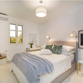 3 Bedroom Villa with Pool, Terrace and Sea Views near Vinisce, Sleeps 7